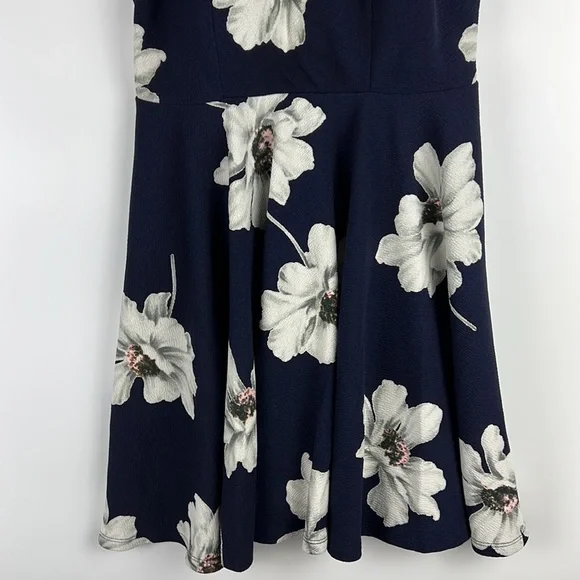 Papaya Navy Floral Print Halter Dress Sz: M - Picture 4 of 8